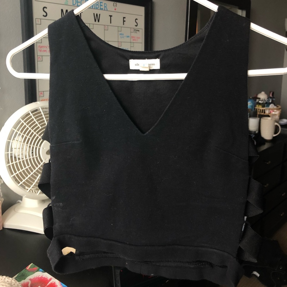 cropped tank with zig zag sides